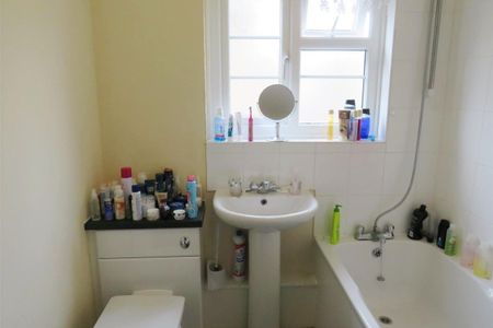 Banister Grange - Photo 3