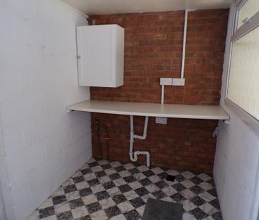 4 bedroom detached house to rent - Photo 2