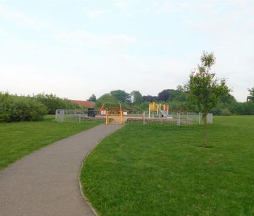 4 bedroom detached house to rent - Photo 2