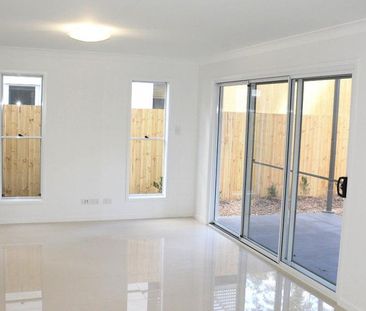 Spacious 3 bedroom Townhouse For Rent in "BREEZE ON BLUNDER" - Photo 6