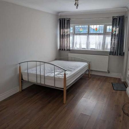 Hardwicke Avenue, Hounslow, TW5 - Photo 3