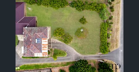 AVAILABLE SOON ! 3 bedroom family home - Photo 5