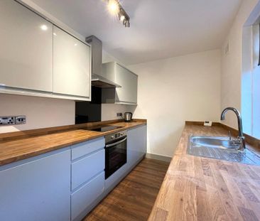 2 bedroom semi-detached house to rent - Photo 2