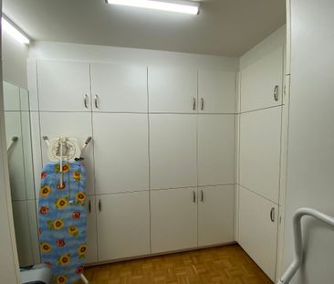 Gezellig gelijkvloers appartement met 2 slaapkamers en ingerichte d... - Photo 4