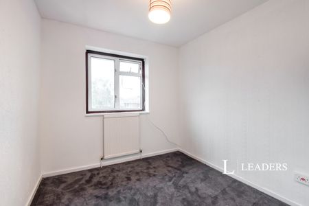 3 bedroom semi-detached to rent Scott Road, Stevenage, SG2 0BZ - Photo 5