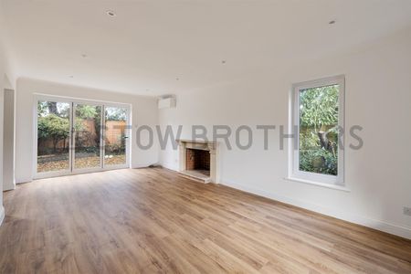 Laurel Way , E18 2UA - Photo 2
