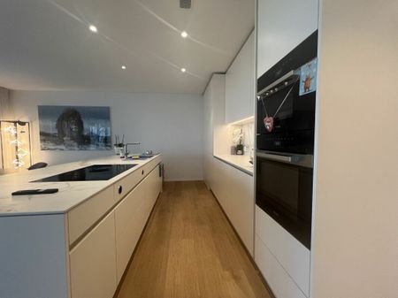 Exclusive location: High-quality 4.5-room apartment in a prime location directly on Lake Constance - Photo 4