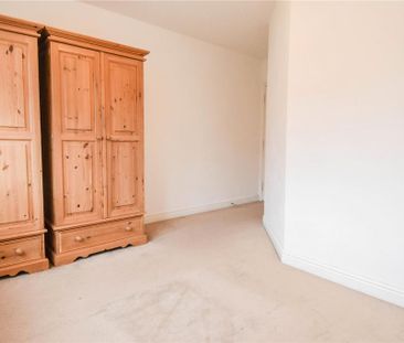 3 bedroom end of terrace house to rent - Photo 2