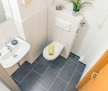 2-Raum-Wohnung mit Balkon in begrünter Wohnanlage - Photo 1