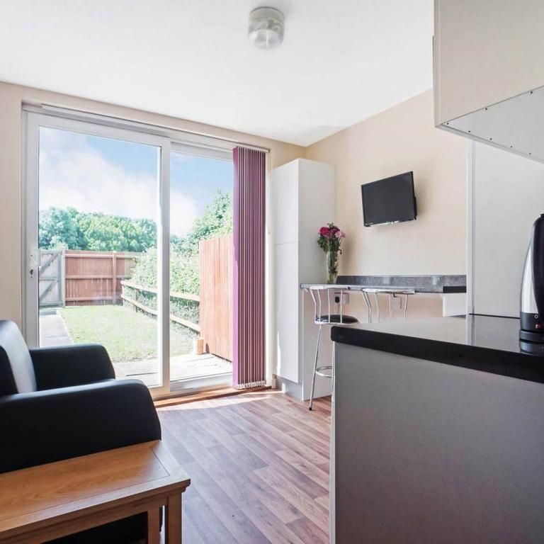 1 bedroom in a house share to rent - Photo 1