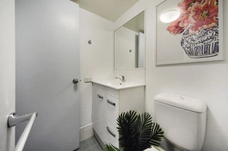 “Ideal for Students or Professionals, Furnished and includes bills.” - Photo 3