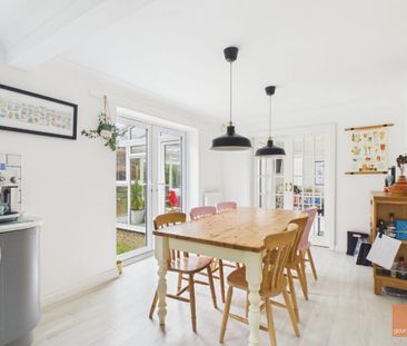 College Way, Gloweth - Photo 3