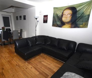 6 bedroom detached house to rent - Photo 2