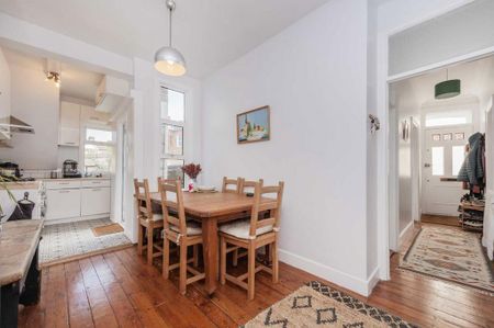 2 bedroom maisonette to rent - Photo 4