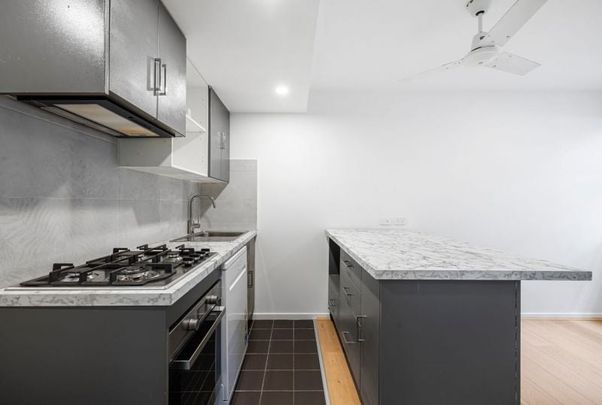 Stylish One Bedroom plus study - Photo 1