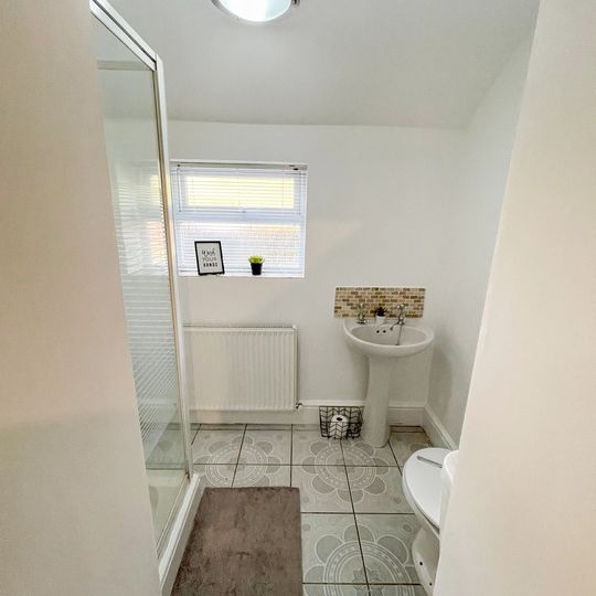 1 bed house of multiple occupation to rent in Albany Road, Newcastle-under-Lyme, Staffordshire - Photo 1