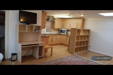 Studio to rent - Photo 5