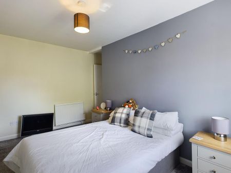 2 bedroom end of terrace house to rent - Photo 4