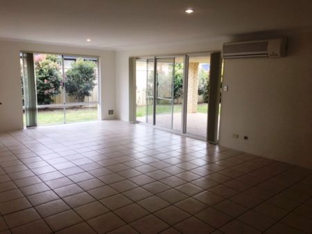 Large Family Home in Mariners Cove - Photo 4