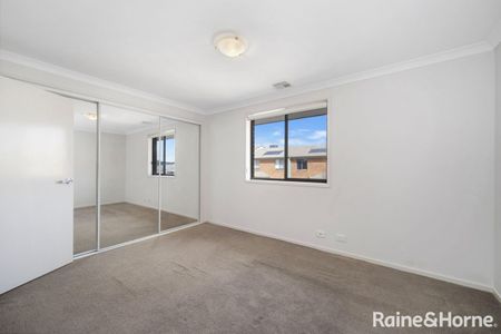 Perfectly Positioned Townhouse - Photo 4