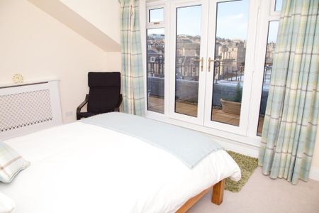 3 bedroom flat to rent - Photo 2