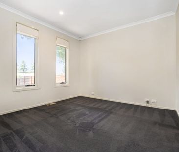 Immaculate Townhouse Ideal for Family Living - Photo 2