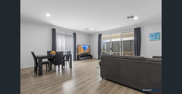 Beautiful 4 Bedroom 2 Bathroom Home in Prime Location - Photo 1