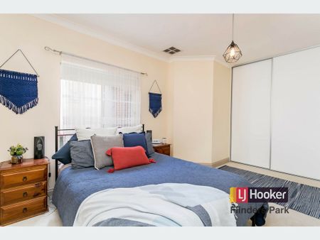 Immaculate & Spacious Living in the Heart of Prospect! - Photo 3