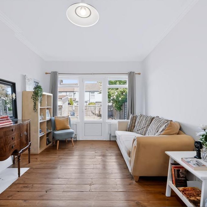 1 bedroom in a house share to rent - Photo 1