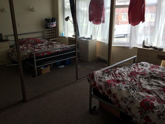 4 bedroom semi-detached house to rent - Photo 1