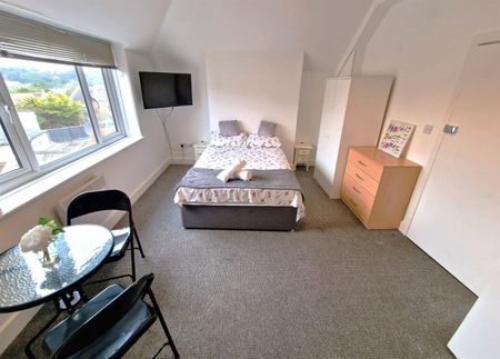 The Triangle, Bournemouth - Photo 3