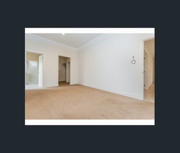 Extra large, Executive Standard Home With Detached Studio - Photo 3