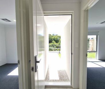 BREAK LEASE - Parkside Perfection: Stylish Family Living Starts Here - Photo 2