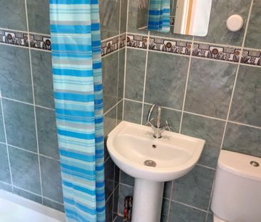 Flat 2, Boscombe Spa Road, Bournemouth - Photo 4