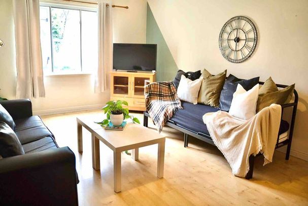 Sloane Court - Photo 1