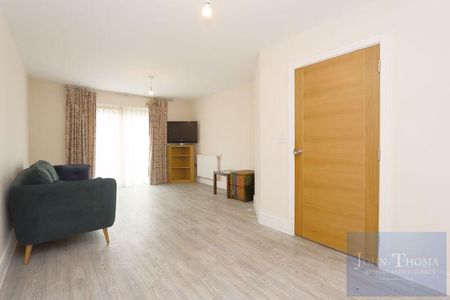 6 bedroom detached house to rent - Photo 2