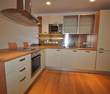 2 bedroom flat to rent - Photo 3