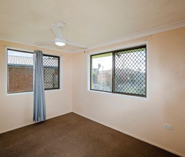 Low Set Brick Home - Photo 2