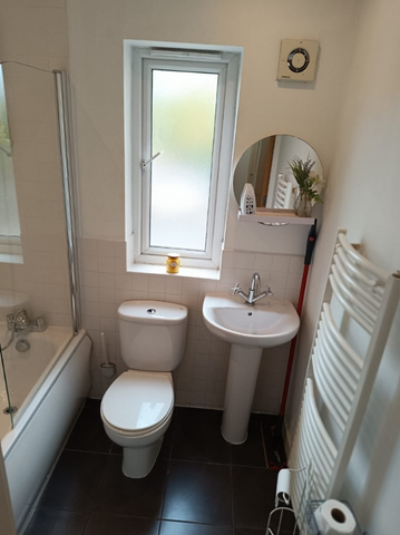 1 bedroom in a house share to rent - Photo 4