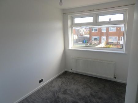 3 bedroom terraced house to rent - Photo 2