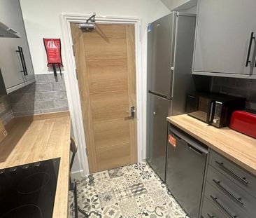 1 bedroom in a house share to rent - Photo 2