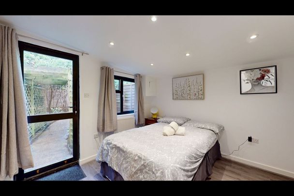 Studio Flat, London, NW2 - Photo 1