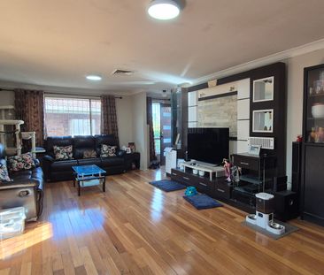 Spacious 3-Bedroom Villa for Rent in Westmead - Photo 2