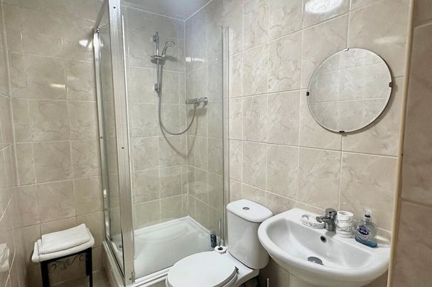 Leeds Road - Photo 1