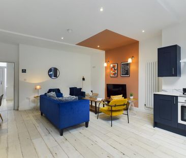 1 bedroom in a house share to rent - Photo 2