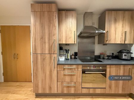 1 bedroom flat to rent - Photo 2