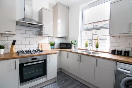 Lovely 6 Bed Female House Share in LS6! - Photo 3