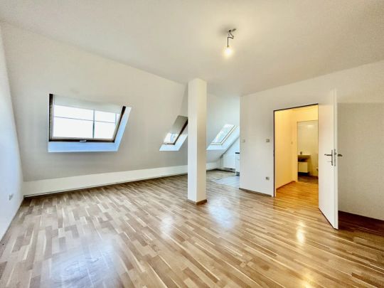 1. MONAT MIETFREI - DG Wohnung 2 Zimmer mit 52m² Wohnfläche in ruhiger Lage in 1210 Wien zu mieten - Photo 1