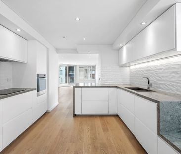 Sunlit Harbourside Apartment in an Exclusive Pyrmont Setting - Photo 6