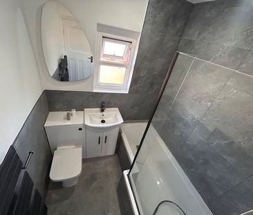 Springfield Lane, Leeds, Morley - Photo 6